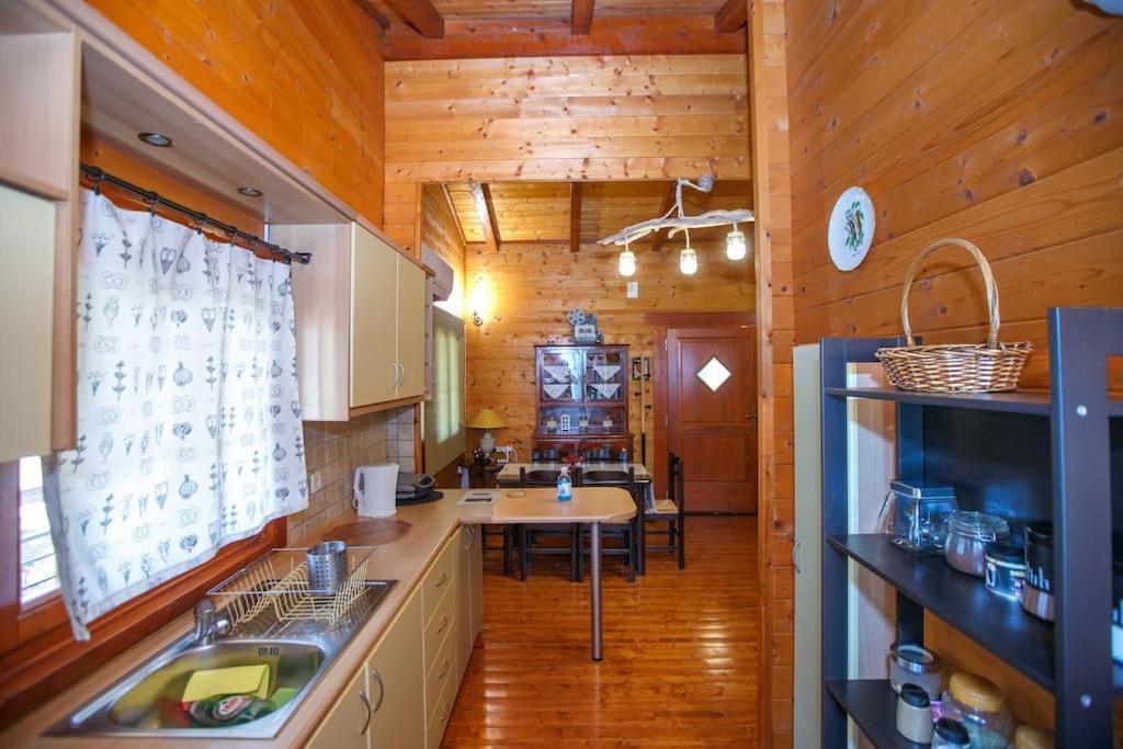 Апартаменты Wooden House In Янина Экстерьер фото